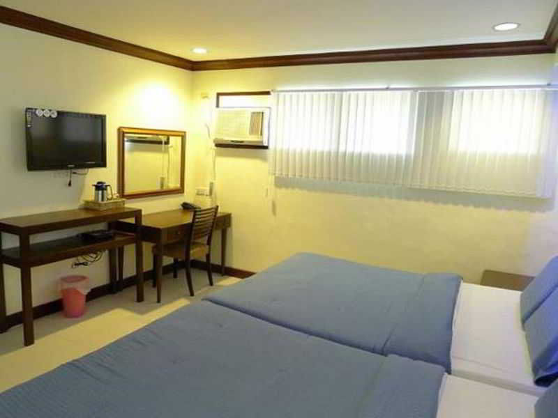 Bluefins Resort Lapu-Lapu City Exteriör bild