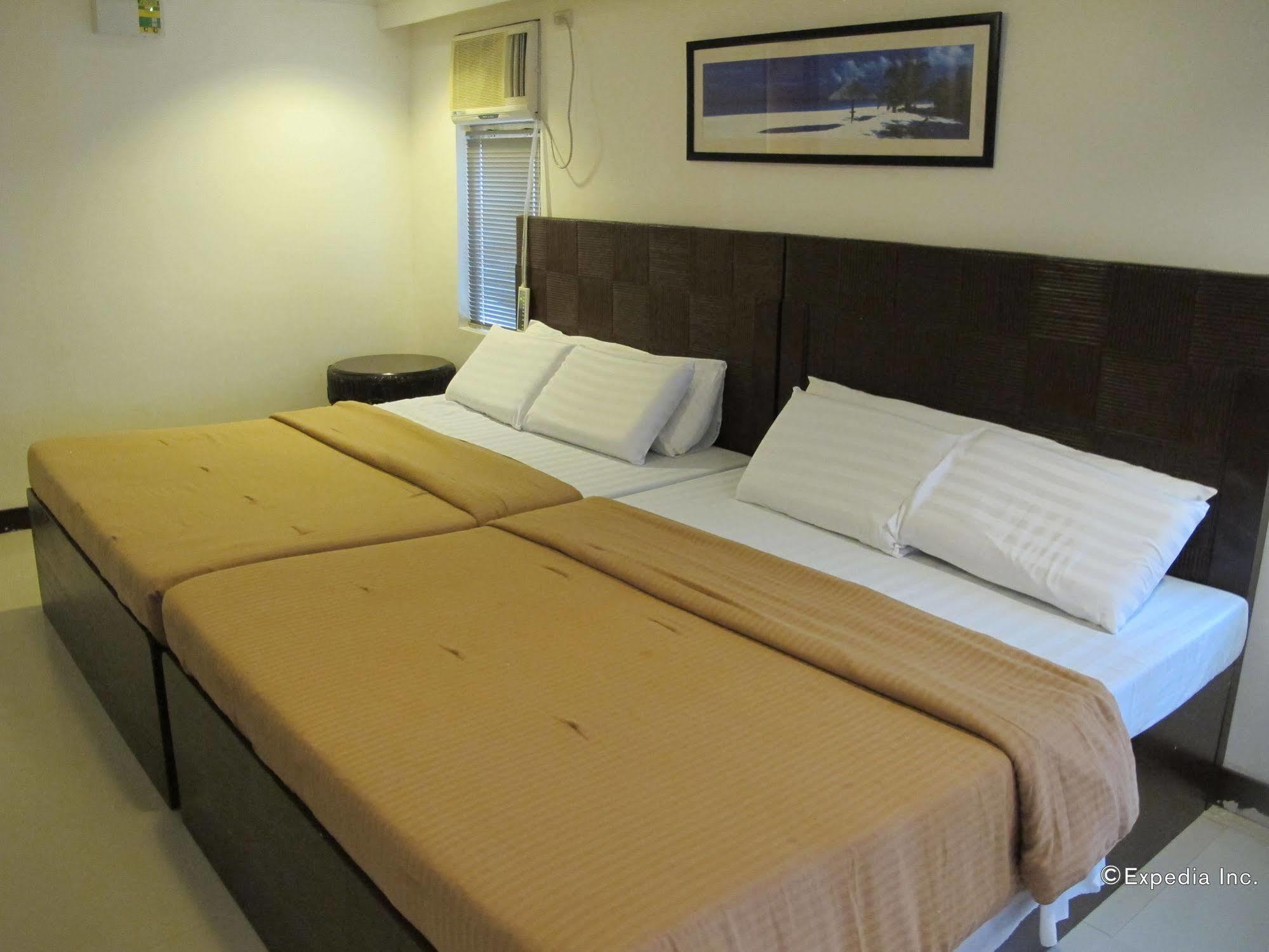 Bluefins Resort Lapu-Lapu City Exteriör bild