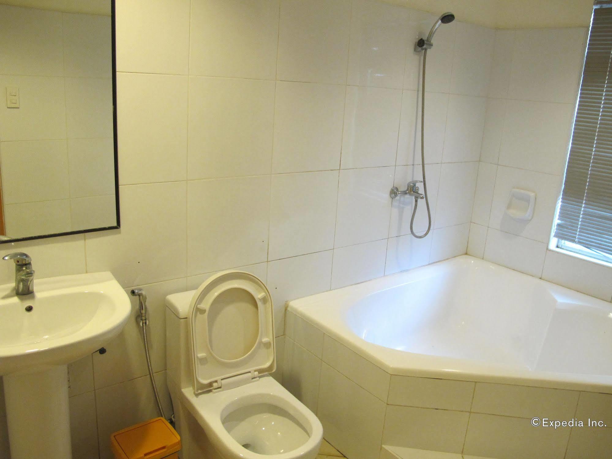 Bluefins Resort Lapu-Lapu City Exteriör bild