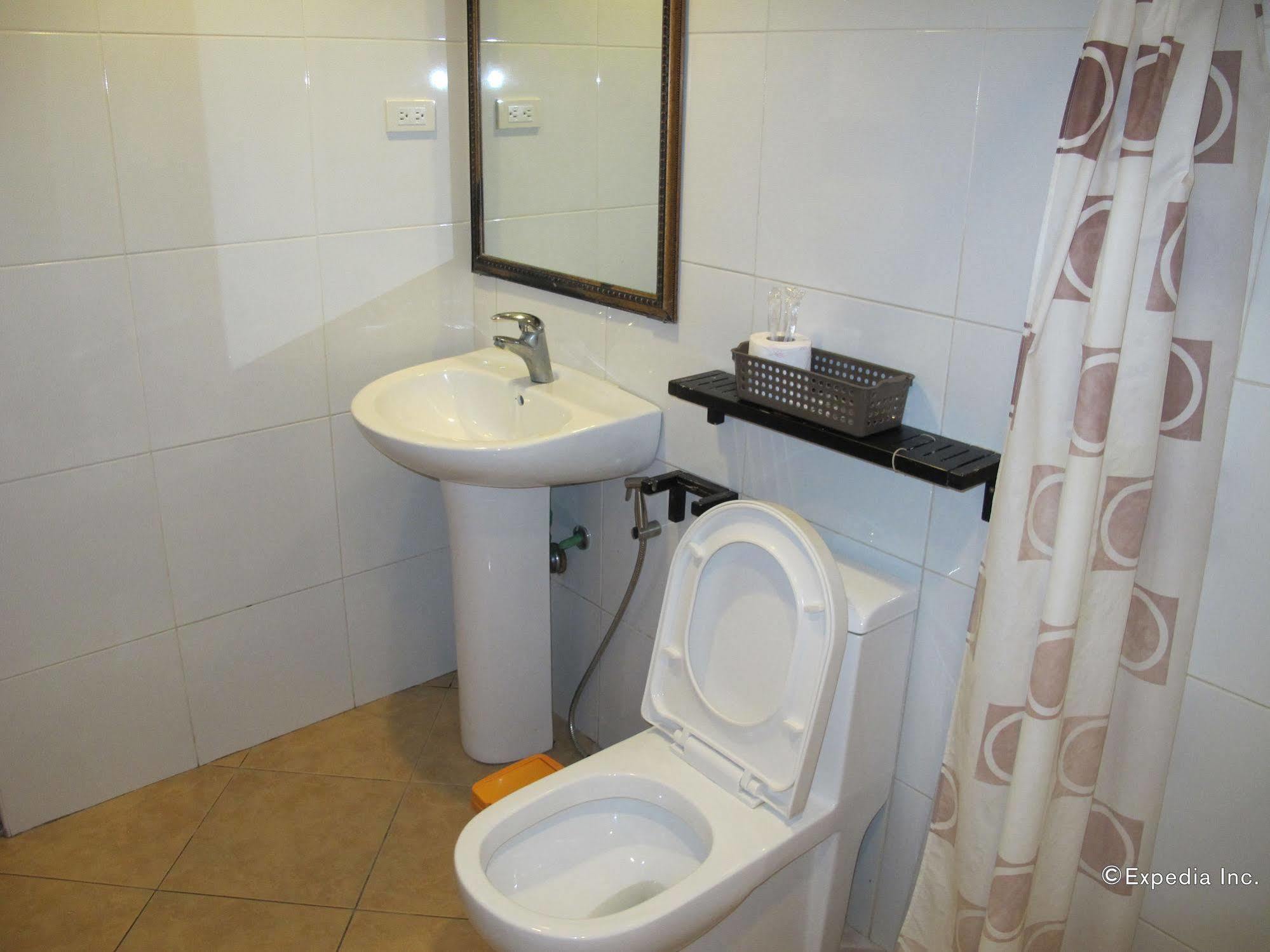 Bluefins Resort Lapu-Lapu City Exteriör bild