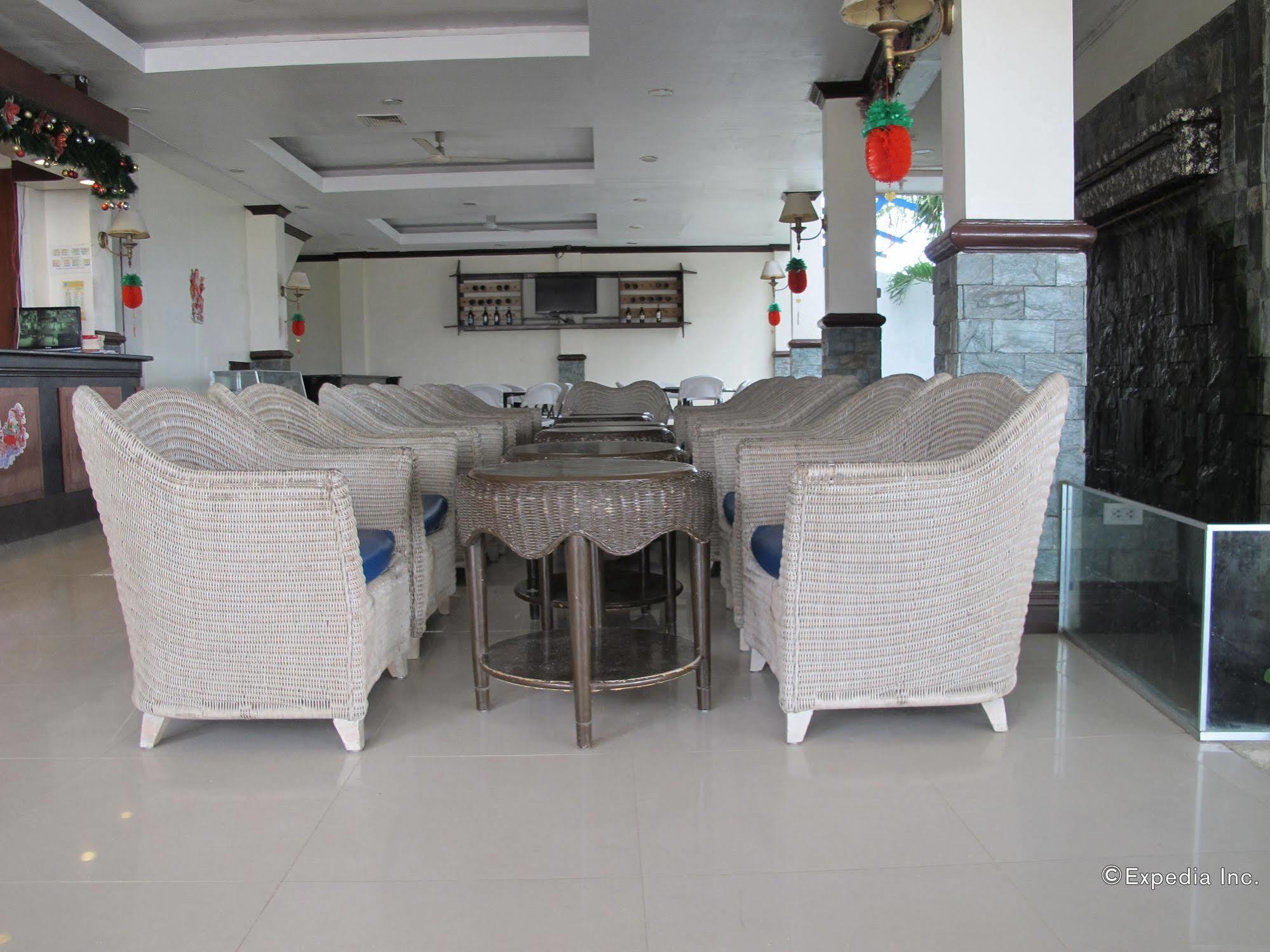 Bluefins Resort Lapu-Lapu City Exteriör bild