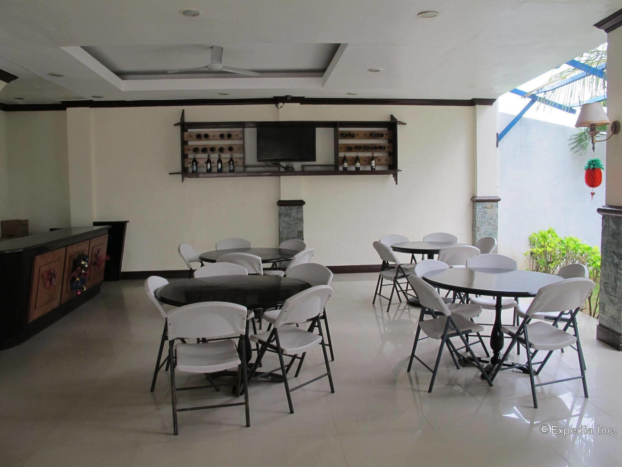 Bluefins Resort Lapu-Lapu City Exteriör bild