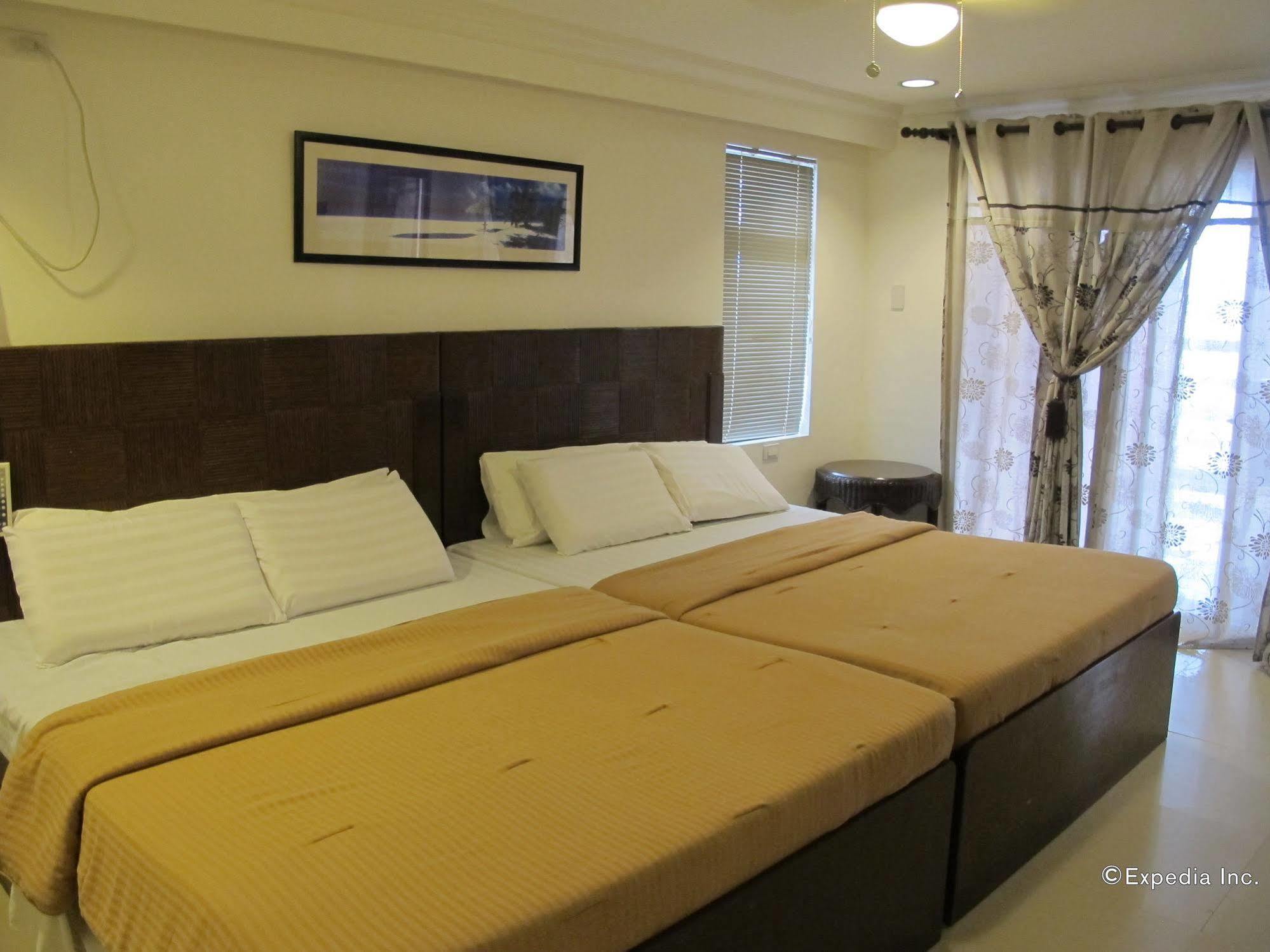 Bluefins Resort Lapu-Lapu City Exteriör bild