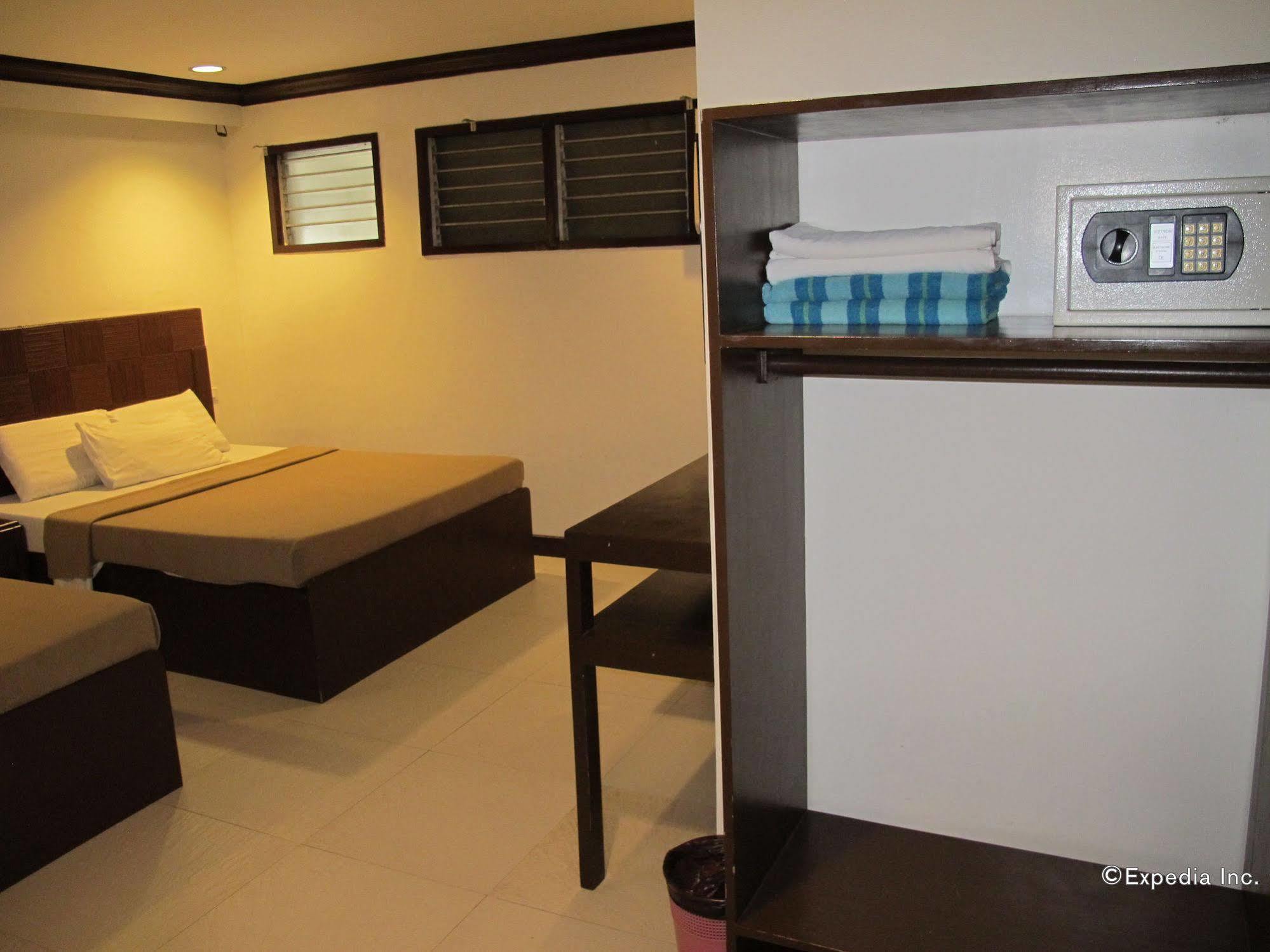 Bluefins Resort Lapu-Lapu City Exteriör bild