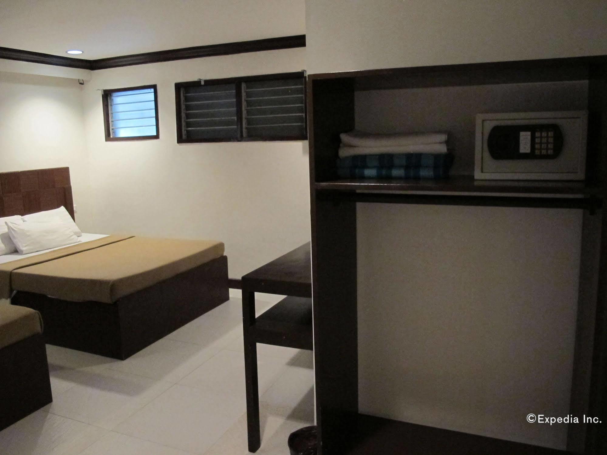 Bluefins Resort Lapu-Lapu City Exteriör bild