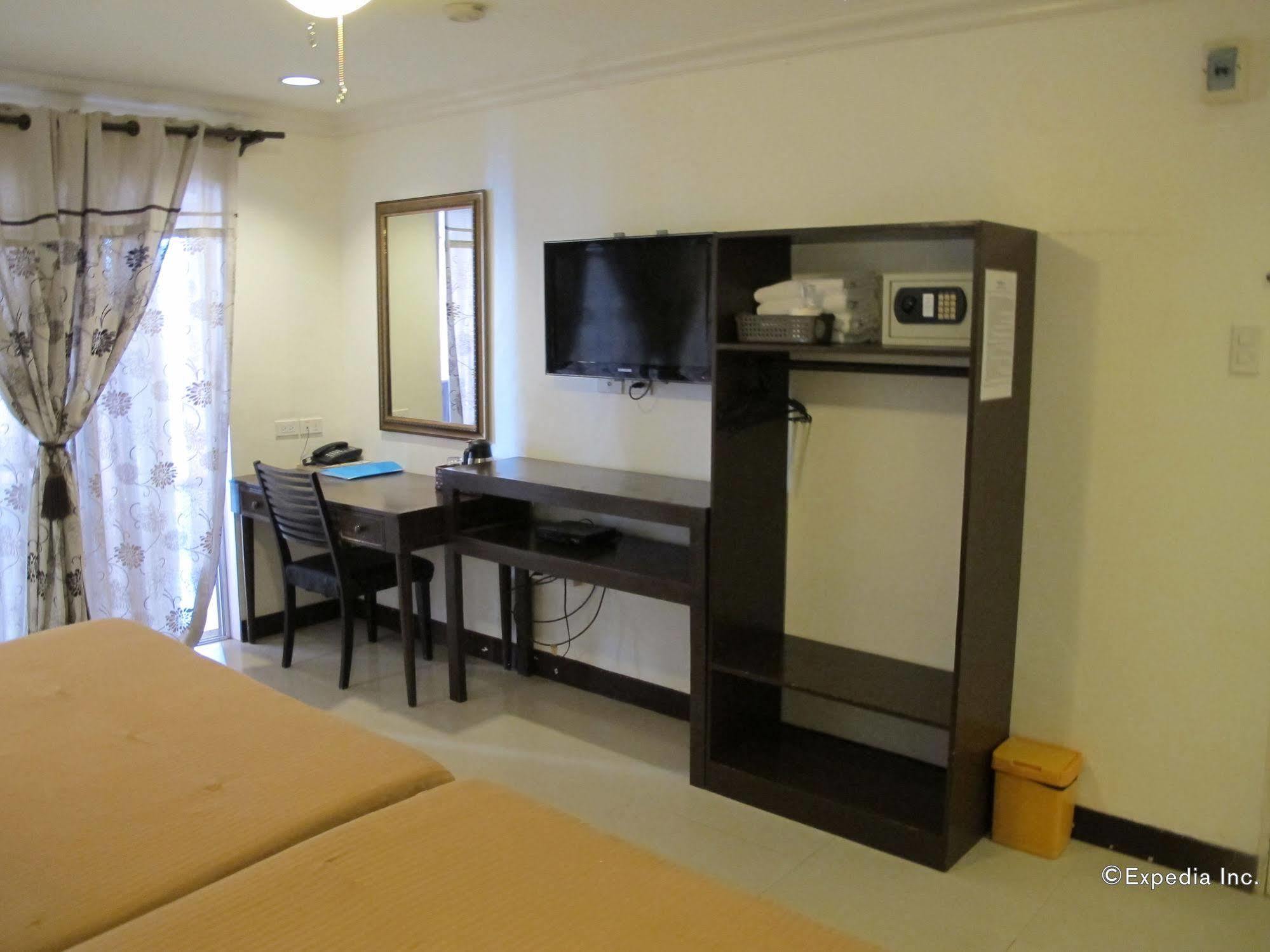 Bluefins Resort Lapu-Lapu City Exteriör bild