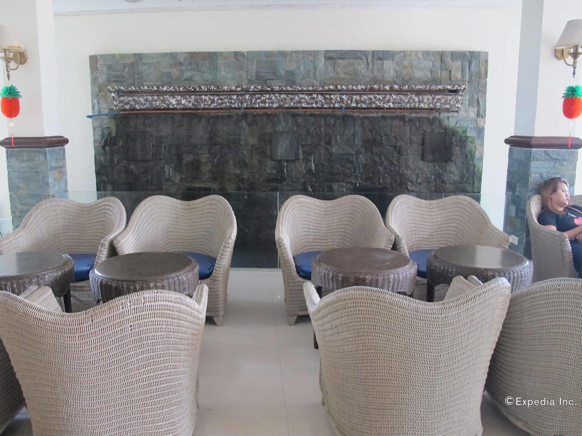Bluefins Resort Lapu-Lapu City Exteriör bild